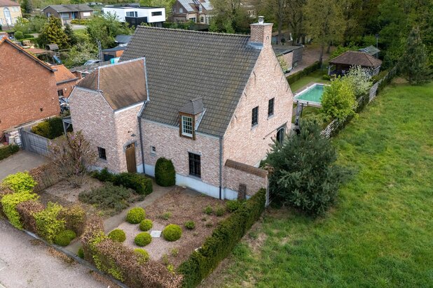 Unieke villa met zwembad en privé bos op maar liefst 4270 m²
