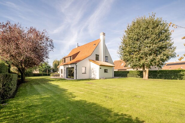 Villa rénovée sur grand terrain près du centre de Knokke