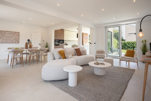 Villa entièrement rénovée avec 4 ch, bureau & jardin