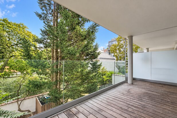 Avenue Louise – Appartement 2 chambres , terrasse & parking