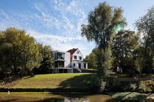 Woning aan Astene Sas met 47 meter Leieoever