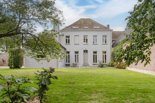 Saint Laurentius Parish Rectory in Deinze