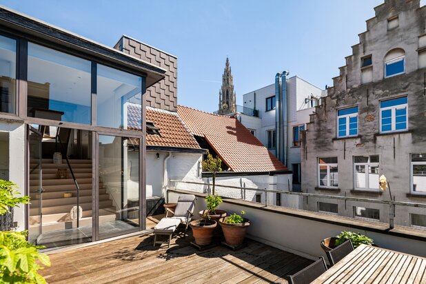 Authentieke loft met zuidterras in schaduw van de Kathedraal