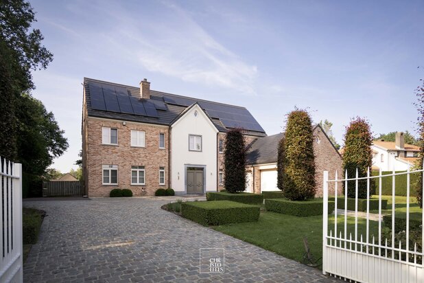 Exclusieve villa van 458m² met buitenzwembad op een perceel van 2.231m²