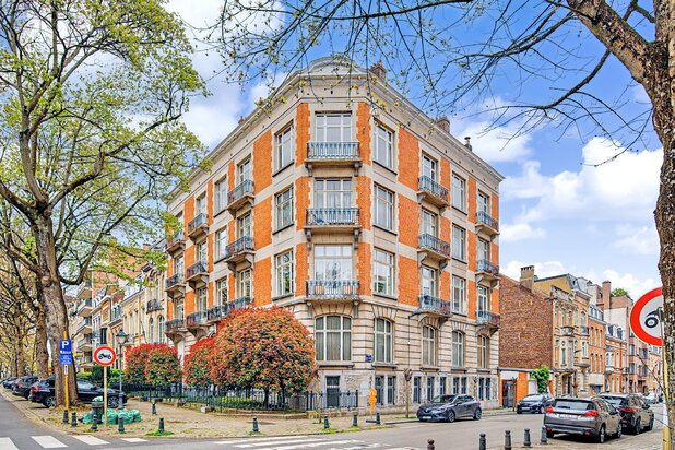 Molière -Bel Appartement +/- 160 m² dans immeuble classique