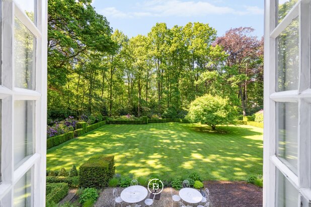 Verborgen villa-domein in het groen
