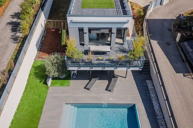 SAINT-ISMIER — MAISON D’ARCHITECTE CONTEMPORAINE AVEC PISCINE CHAUFFÉE, CLIMATISATION ET VUE BELLEDONNE