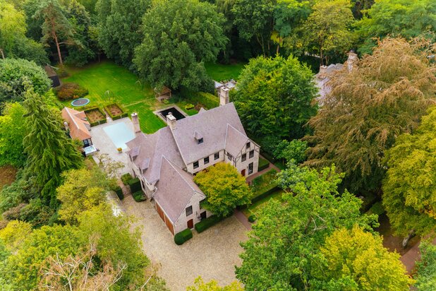 Imposante villa de style normand située dans un emplacement de choix à Schilde