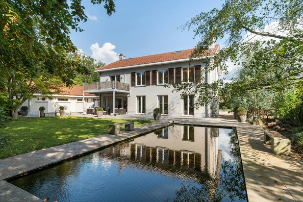 Exclusive country house with park domain in Aldeneik