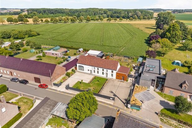 Maison familiale de caractère avec espace professionnel !