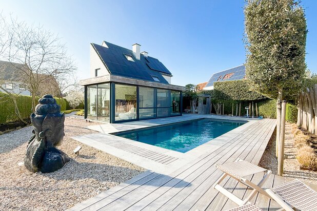 Villa met Zwembad, residentieel gelegen – Knokke