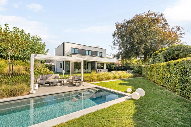 Moderne EPC A villa met zwembad