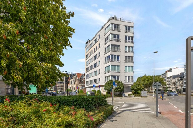 Art-decoappartement met garagebox