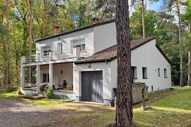 Charmante vernieuwde villa van 231m² op 20 are