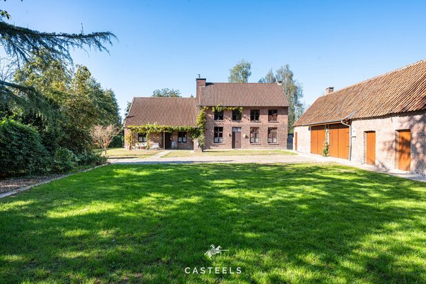 De Spaanse Hoeve, karaktervol wonen op ruim 1,3 hectare in Laarne