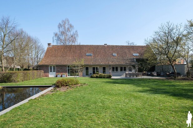 Karaktervolle instapklare hoeve met zwemvijver te Keerbergen