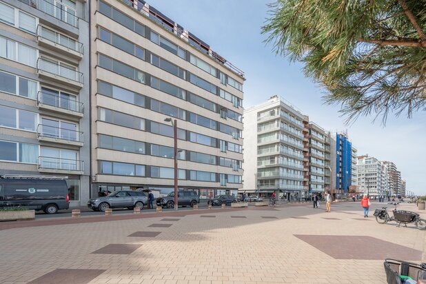 Appartement de 3 pièces entièrement rénové avec vue directe sur la mer.