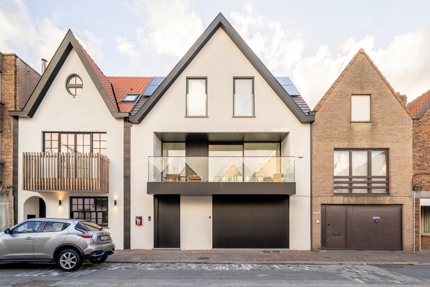Centrale nieuwbouwwoning met lift en privéparking