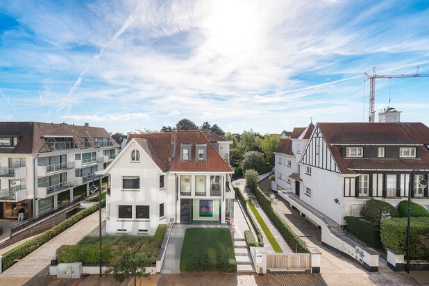 Luxueus appartement met panoramisch zicht in hartje ’t Zoute.