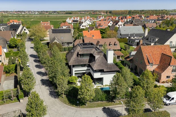 Exclusieve villa met zwembad en prachtige tuin in Knokke.