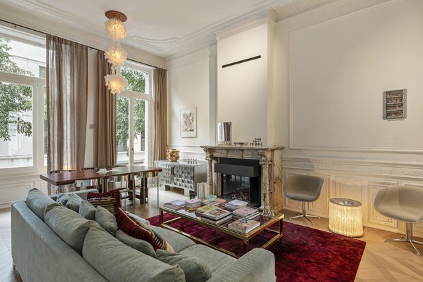 Tijdloos appartement met gedurfd design