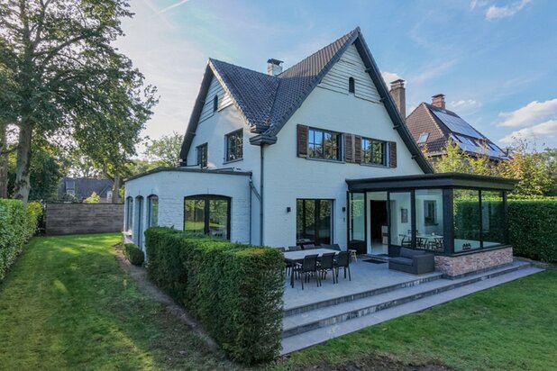 STIJLVOLLE VILLA MET KARAKTER IN HET CENTRUM VAN SCHILDE