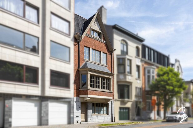 Karaktervol herenhuis met 5 slaapkamers aan het Muinkpark 