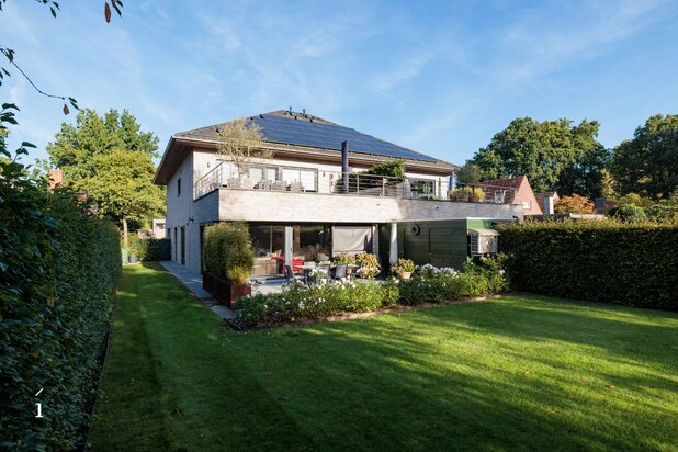 Lichtrijk gelijkvloers appartement met privatieve, zuidgerichte tuin