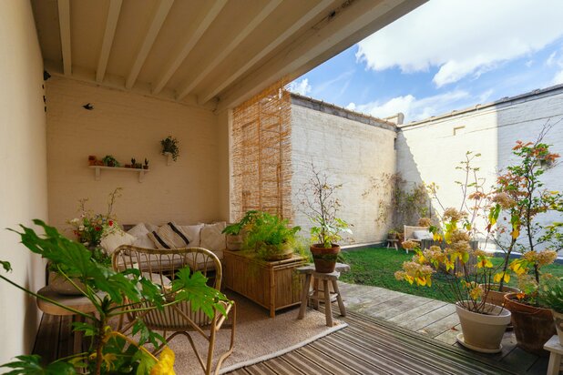 Ibiza vibes in pakhuis-appartement met depot