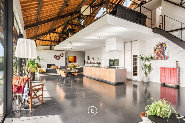 Unieke loft met waterzicht