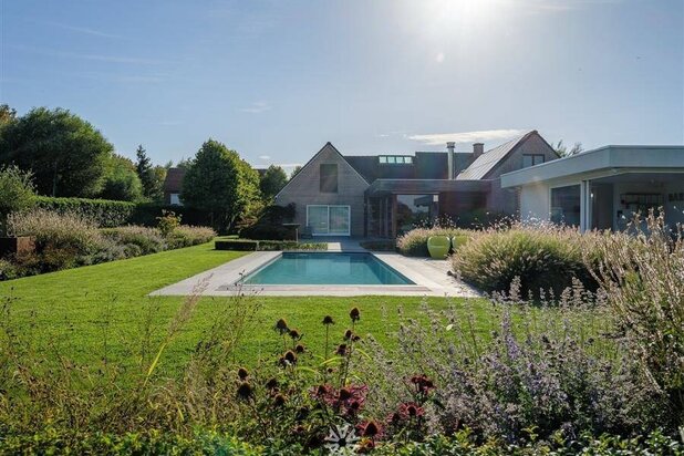 Villa d'exception avec piscine, poolhouse et vue panoramique à Frasnes-lez-Anvaing