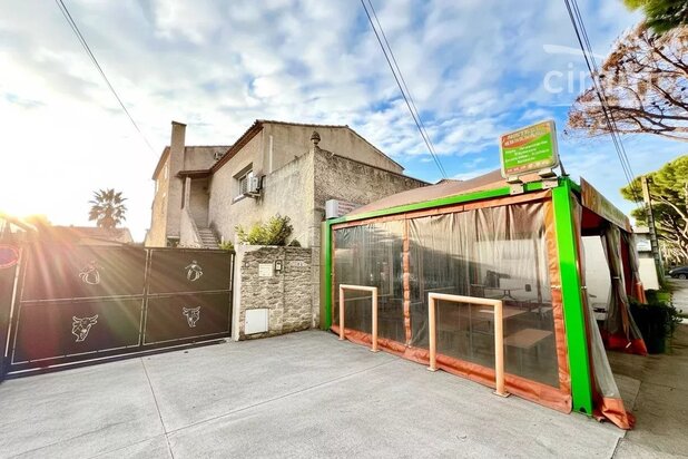 Ensemble immobilier rare – 350 m² sur 3 niveaux + piscine + dépendances