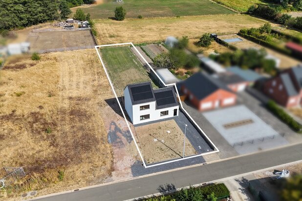 Volledige gerenoveerde woning op een zeer rustige locatie.