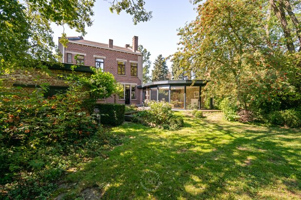 Authentieke burgerwoning met bijkomende bouw- en ontwikkelingsmogelijkheden 