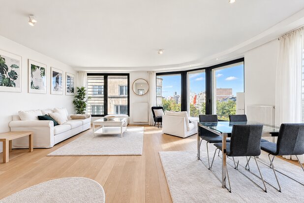 Prestigieus 3-slaapkamerappartement + parking – Louizalaan