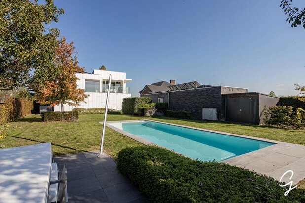 Wonen met een prachtig open zicht over de velden én een ruime handelsruimte