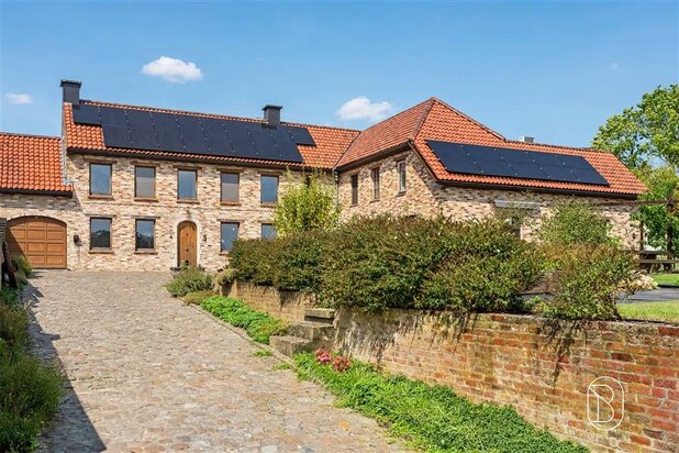 Spacieuse maison de caractère avec 4 chambres, un grand jardin et beaucoup de charme.