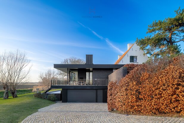 Exclusieve high-end hoeve-villa met panoramische polderzichten nabij de Oosthoek-Zoute.