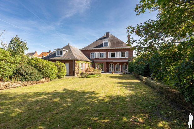 Unieke, statige villa met mooie parktuin nabij het centrum van Hoogstraten gelegen