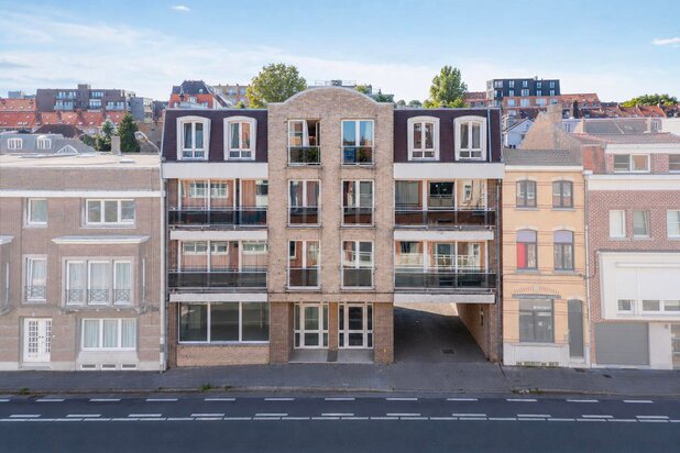 Immeuble de rapport : 8 app., 5 garages, 4 parkings