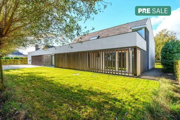 Villa architecturale avec beau jardin à vendre à Torhout
