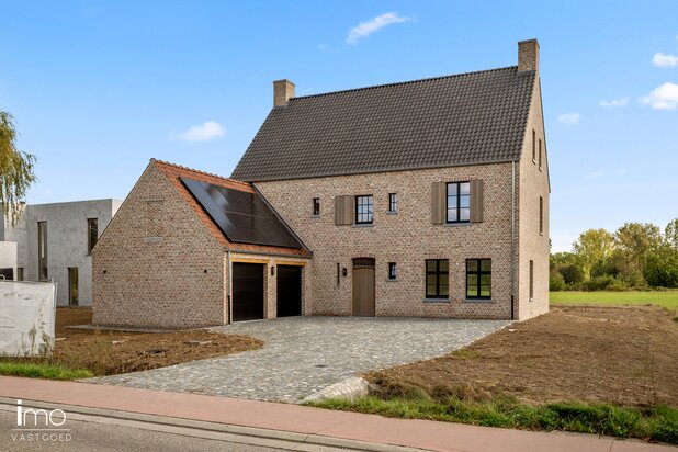 Landelijke nieuwbouwvilla op ruim 40 are met vrij zicht