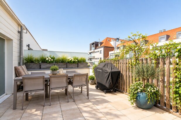 Move-in-ready penthouse with spacious terraces on Kustlaan