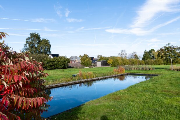 Villa de charme, terrain d’exception et étang de baignade