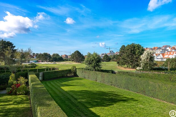 Lumineus appartement met fantastisch open zicht op de Approach Golf in het Zoute.