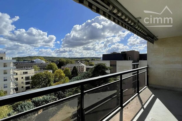 Vue panoramique pour ce T4 avec loggia dans résidence recherchée