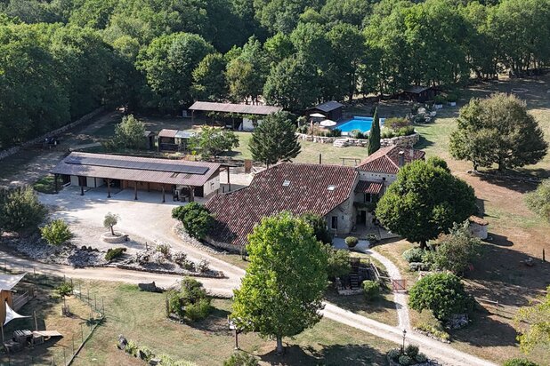 Magnifique domaine avec piscine, dépendances et installation