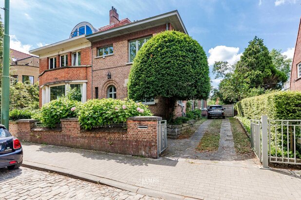 Une maison avec piscine quartier Wolvendael