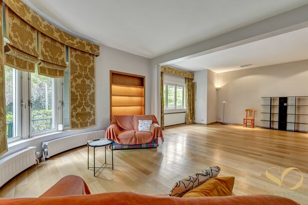 Modernist villa from 1939 of 515 m², 6 bedrooms and garden!