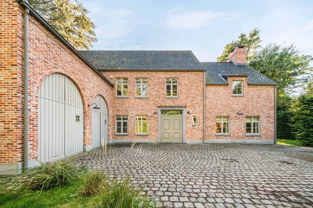 Villa exclusive dans le style de maison de campagne anglaise, située à un emplacement de premier choix à Schoten !